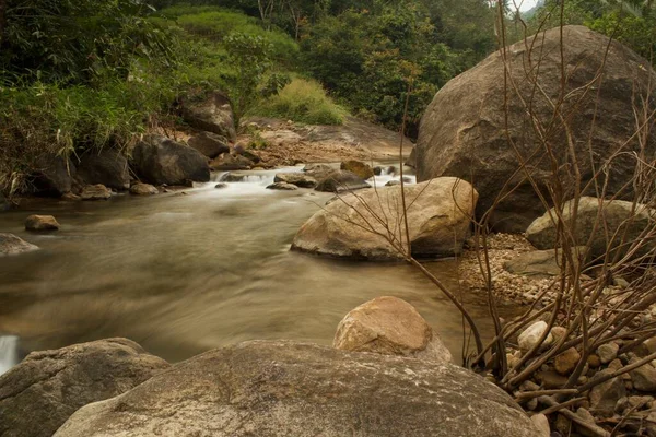 这条清澈的小河在印度的西部 这个位置是在最近一次访问中发现的 — 图库照片