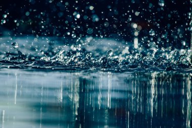 renkli su damla sıçrama mavi