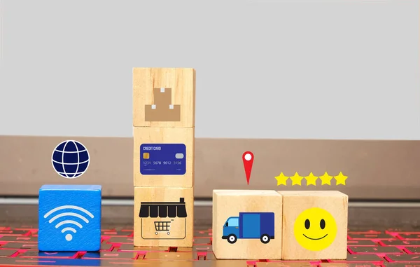 Μια Εικόνα Του Online Shopping Concept Ξύλινο Μπλοκ Περιέχει Σύμβολο — Φωτογραφία Αρχείου