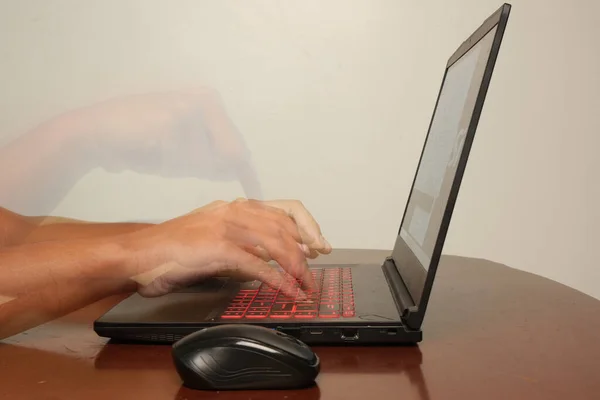 Slow Shutter Motion Blur Hand Typing Laptop Keyboard Table Noise —  Fotos de Stock