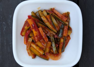 Flatlay, Mübarek bayramında domates pilavı için 