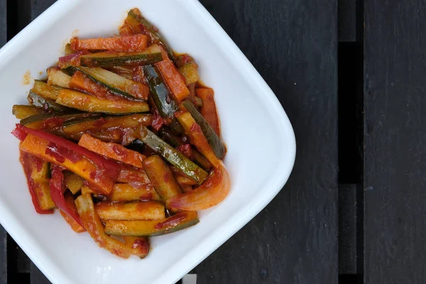 在穆巴拉克开斋节期间 西红柿大米用辛辣 蔬菜的平面和复制图片 Acar 是东南亚任何一种腌制蔬菜的描述 — 图库照片