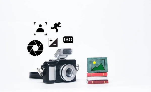 Selective Focus Picture Miniature Camera Books Basic Camera Setting Symbol — стоковое фото