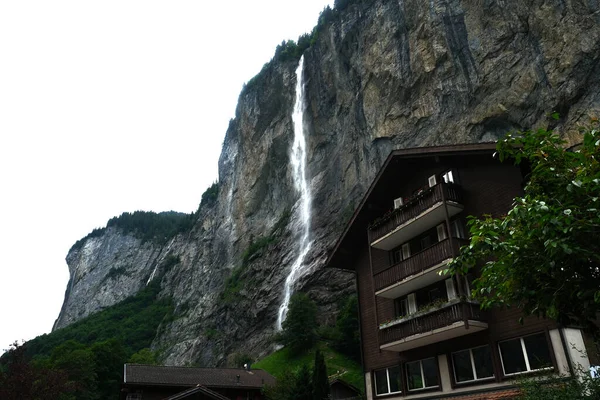 Picture Lauterbrunnen Waterfall Hotel Insight Encompasses Village Lauterbrunnen Set Valley — ストック写真