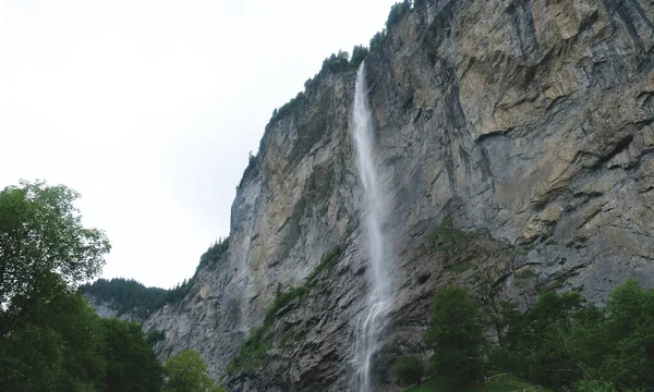 stock image Selective focus picture of water from Staubbach Falls with rocky mountain at Lauterbrunnen. Famous tourism in Switzerland.