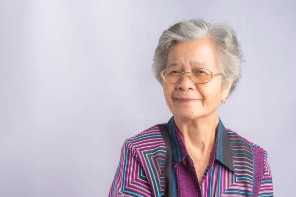 Retrato Una Hermosa Mujer Asiática Mayor Con Gafas Con Pelo —  Fotos de Stock