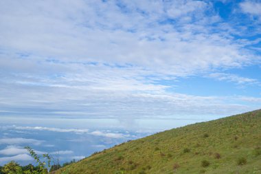 Kew Mae Pan Doi Inthanon, Chiang Mai, Tayland 'da gökyüzü manzarası ve bulutlar. Tayland 'ın ünlü turistik yerleri. Tatil ve seyahat kavramı.