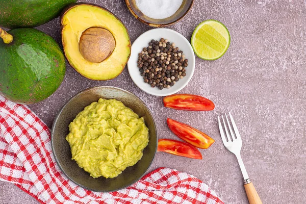 Organic Avocado Seed Avocado Halves Whole Fruit Fresh Guacamole Bowl — Stock Photo, Image