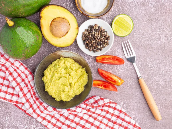 Organic Avocado Seed Avocado Halves Whole Fruit Fresh Guacamole Bowl — Stock Photo, Image