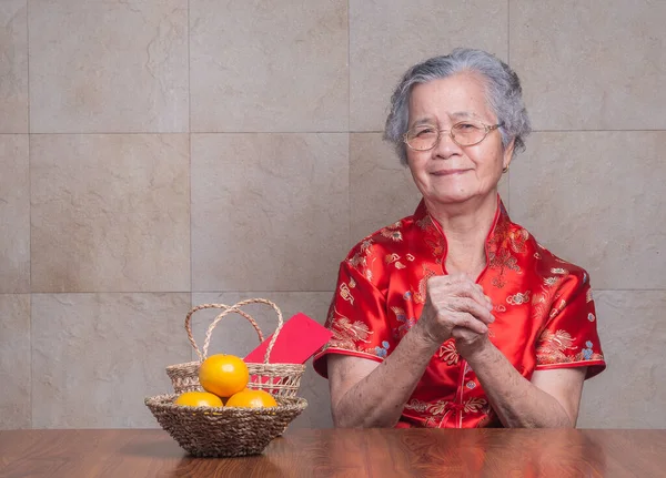 Elderly Asian Woman Wearing Traditional Cheongsam Qipao Dress Looking Camera — Stock Photo, Image