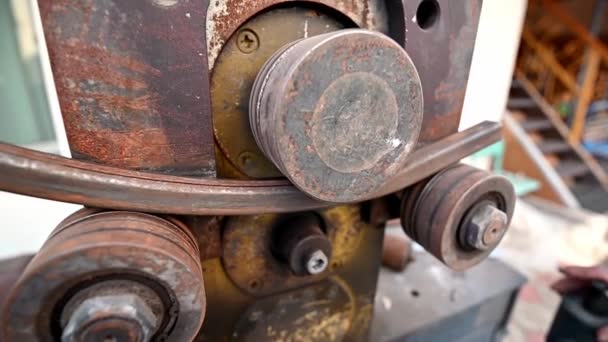 Çelik Boruları Metal Çubukları Bükmek Için Endüstriyel Bir Makine Boru — Stok video