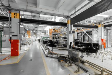 Araba boyacısı, modern fabrika.