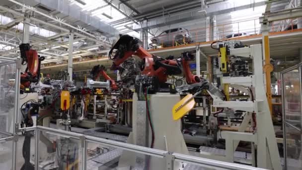 La soldadura de la carrocería por los robots, las chispas, la seguridad laboral — Vídeos de Stock