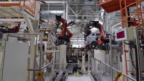 Lassen wordt gedaan door robots, autofabriek — Stockvideo