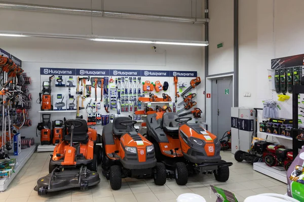 Minsk, Belarus - OCTOBER 27, 2021: garden equipment shop, lawn mowers, other farm tools — 스톡 사진