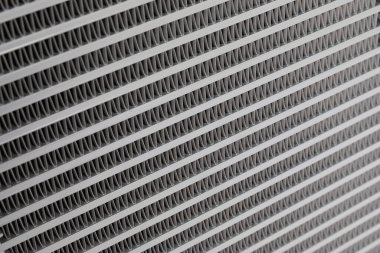 Araba radyatörü arka planı. Motor soğutucu arka plan. Eski model. Şebeke radyatör kliması, yakın plan.