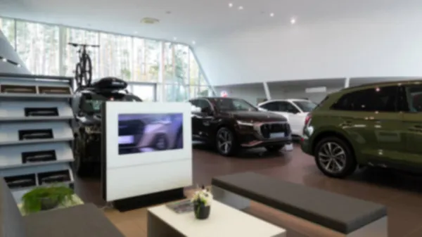 Recepción de un concesionario de coches sala de exposición de coches premium, foto con desenfoque, interior de la oficina moderna — Foto de Stock