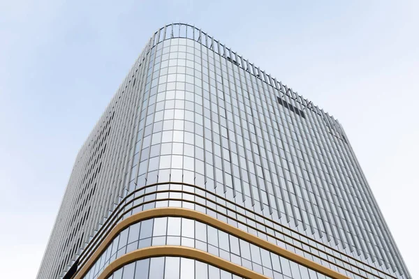 Gratte-ciel de bureau en verre et aluminium — Photo