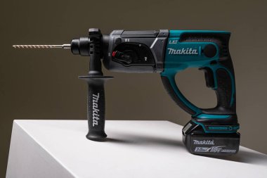 Makita sondaj aracı fotokopi alanı ile izole edilmiş sondaj delikleri için fotoğraf aracı. Onarım ve inşaat konsepti