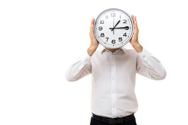 Konzept des Zeit- und Zeitmanagements, ein Mann im weißen Hemd mit Zifferblatt statt Kopf — Stockfoto