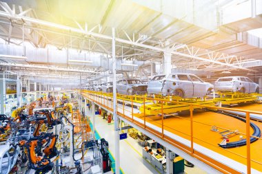 Otomobil üretim hattı. Kaynak araba gövdesi. Modern araba montaj tesisi