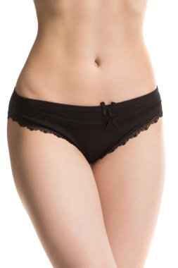 Beyaz arka planda zayıf bir kadın cesedi, külot, yarım boy çekim.