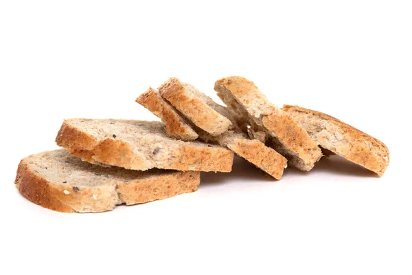 Plakjes gesneden volkoren toast wit brood op geïsoleerde achtergrond — Stockfoto