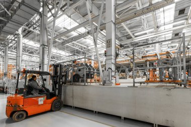 Araba üretimi için ekin. Modern otomotiv endüstrisi. Elektrikli araba fabrikası, taşıyıcı
