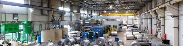Panorama of roll of painted galvanized steel sheet at cutting machine, ironworks and metalwork in factory. Industrial machine for metal sheet roof coils cut — Stock Photo, Image