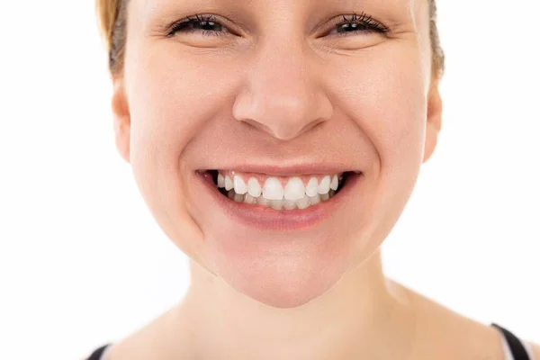 Close-up portrait of a beautiful young middle-aged woman with a snow-white smile — Stock Photo, Image