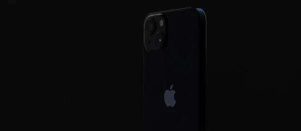 Zwarte mobiele telefoon iPhone 13 tegen een zwarte muur — Stockfoto