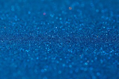 Parlak mavi arkaplan bulanık, ortası alan derinliğinde fotoğraf, metal parlatıcı kağıt