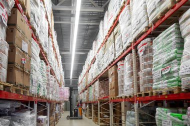 lojistik merkezi yüksek raf ortamı