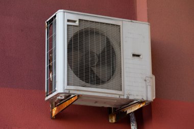 Klima ünitesinin dış yoğunlaştırma ünitesi.