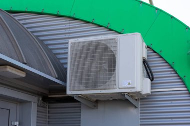 Klima ünitesinin dış yoğunlaştırma ünitesi.