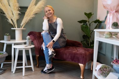 Çiçekçi, öğle arasında dinleniyor..