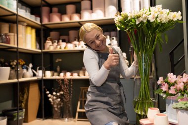 Tatillerde buket siparişleri yığını.