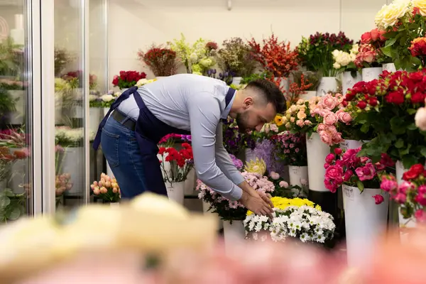 wholesale flower base worker collects the order.