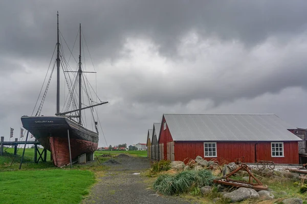 冰岛Akranes 位于Akranes Folk博物馆的Sigurfari 1885年在英格兰建造的一种番茄酱 Sigurfari号是冰岛唯一一艘保存完好的同类船只 — 图库照片