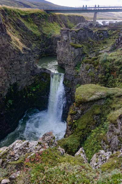 Bakkavegur Islândia Ponte Através Desfiladeiro Kolugljufur Perto Das Cachoeiras Kolufossar — Fotografia de Stock
