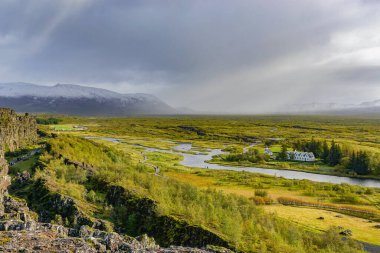 Thingvellir Ulusal Parkı, İzlanda: Thingvellir kilisesi ve İzlanda başbakanının Valhallavegur 'daki yaz konutu.