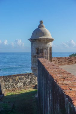 Eski San Juan, Porto Riko, ABD: Fort San Cristobal 'da bir nöbetçi kulübesi, aynı zamanda Castillo San Cristobal olarak da bilinir, batı yarımküredeki en büyük sömürge İspanyol kalesi..
