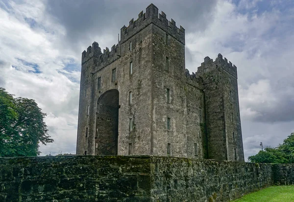 Bunratty Clare Írország Eredetileg 1425 Ben Épült Bunratty Kastélyt 1950 — Stock Fotó