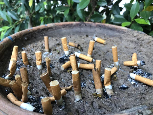 Cigarette Butts People Smoke Throw Away Lot Ashtrays Concept Drug — Fotografia de Stock