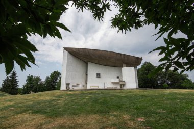 Notre-Dame-du-Haut (Ronchamp) Kilisesi, İsviçreli mimar Corbusier tarafından Fransa 'da
