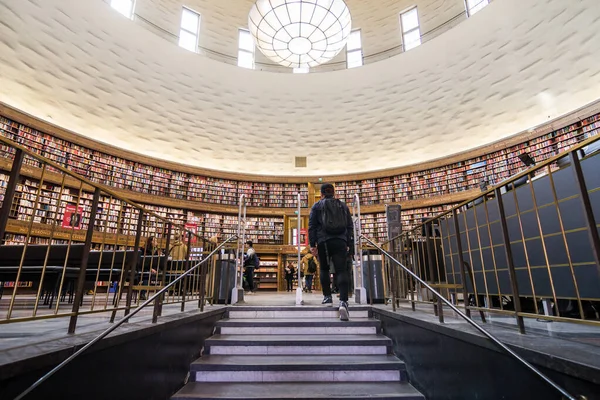 スウェーデン ストックホルムにある丸図書館 — ストック写真