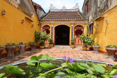 Hoi An, Vietnam, 10 Ekim 2021 Hoi An, Vietnam 'daki Hy Hoa Tapınağı' nda nilüferler