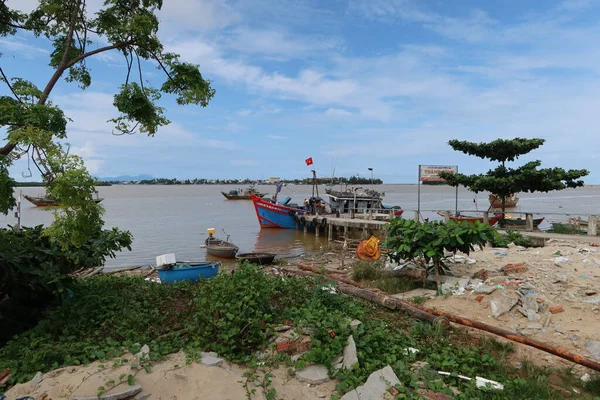 Hoi Βιετνάμ Οκτωβρίου 2021 Αλιευτικό Σκάφος Αγκυροβολημένο Προβλήτα Στο Αλιευτικό — Φωτογραφία Αρχείου
