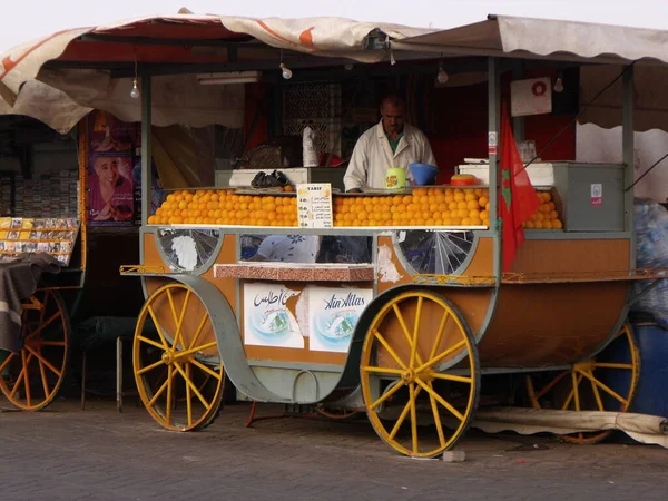 Marakech モロッコ 2012年8月12日 Jemaa Afna Squareのオレンジ売り マラケシュだ モロッコ — ストック写真