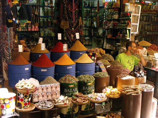 Marrakech Marruecos Agosto 2012 Hombre Espera Sus Clientes Una Tienda — Foto de Stock